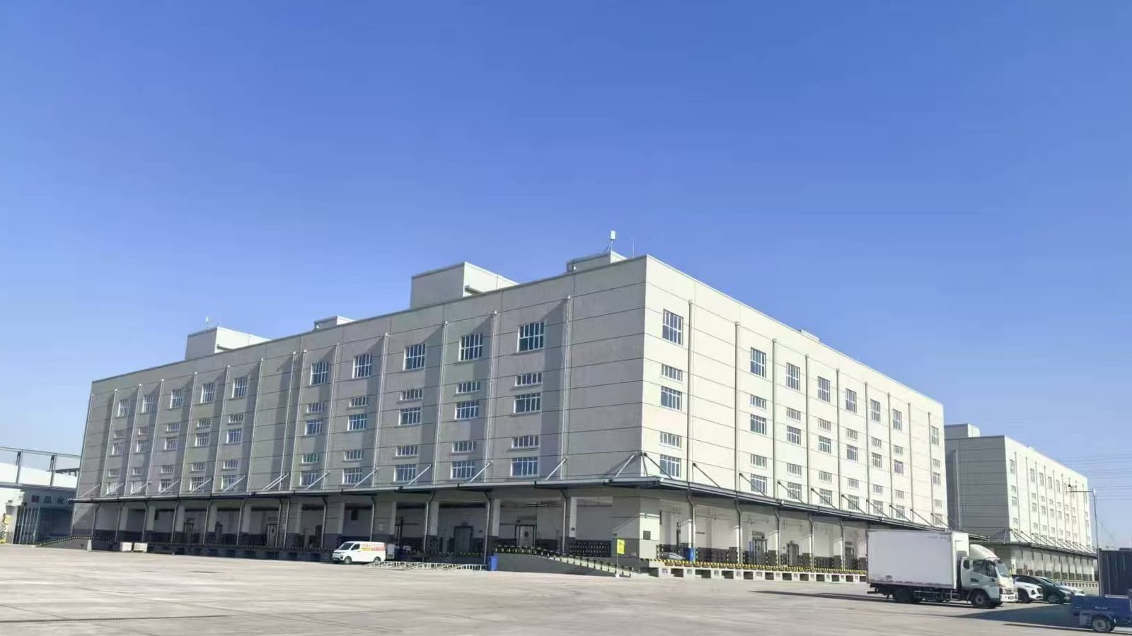 Cold-chain warehousing facility